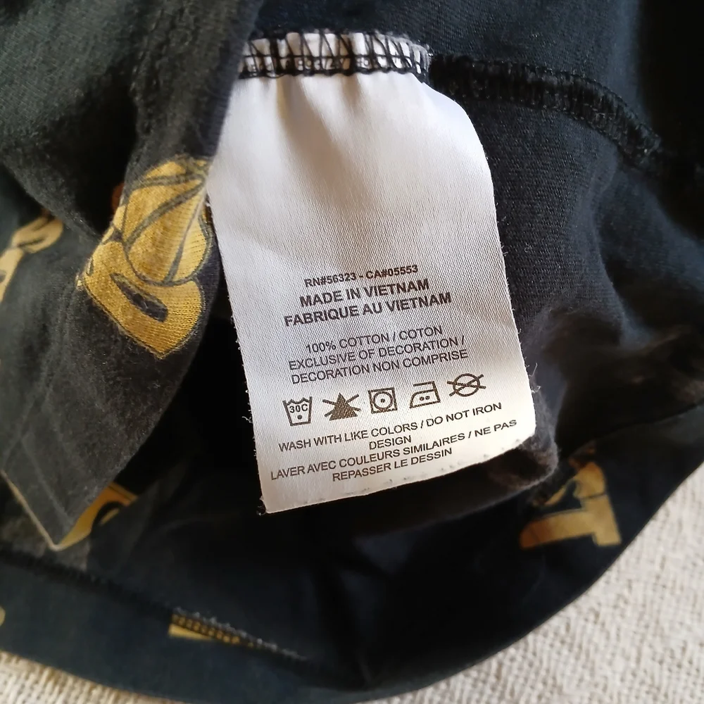 nike ♡ logo just do it charm print tee shirt black gold mens xl